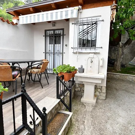 Garden Of Dreams & Free Private Parking Apartment *